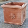 Vaso quadrato cubo terracotta rosone lavorato a mano